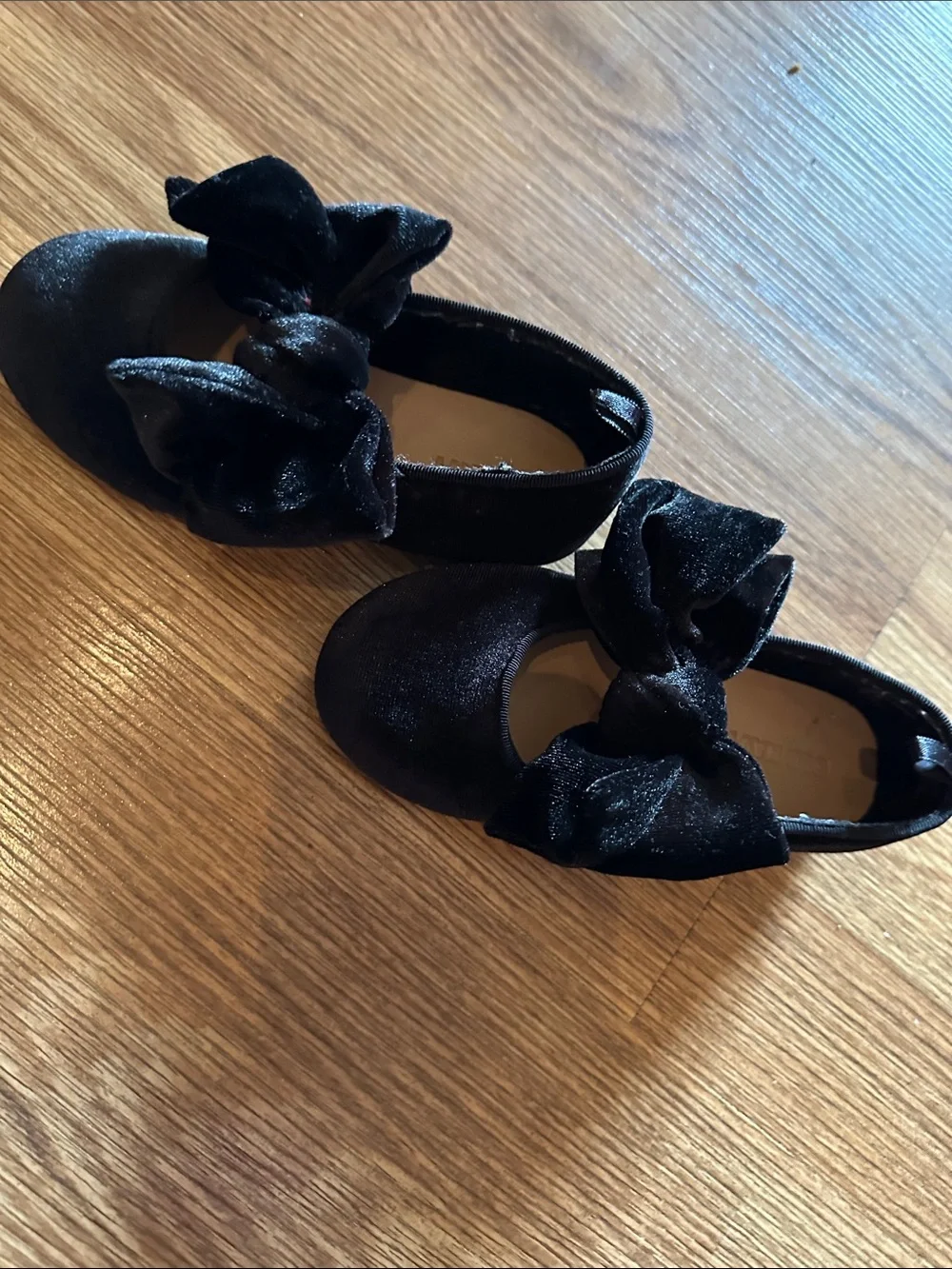 Old Navy Black Velvet Bow Ballet Flats for Kids